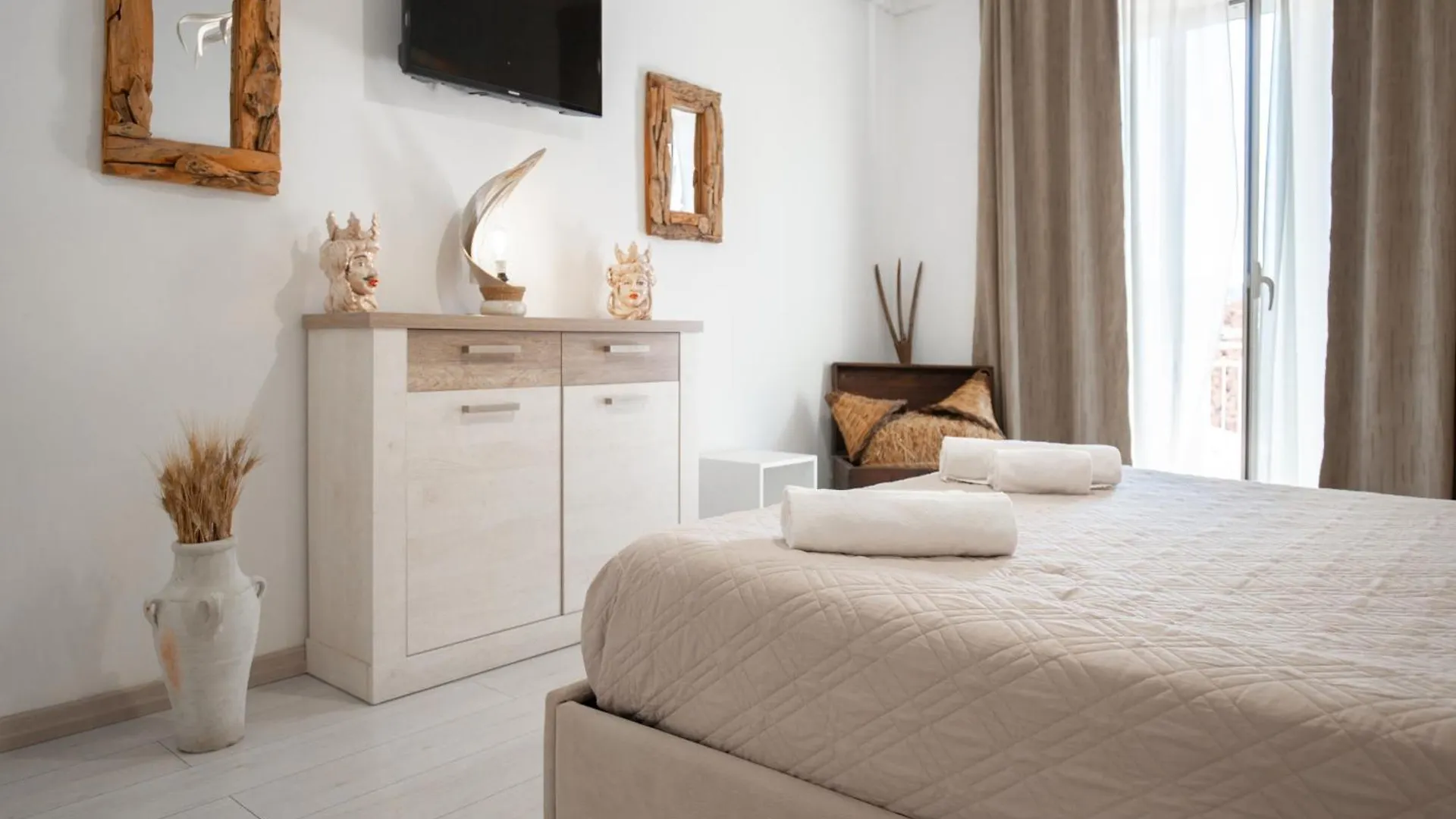 Catania Over Time - Tourist Rooms Italia